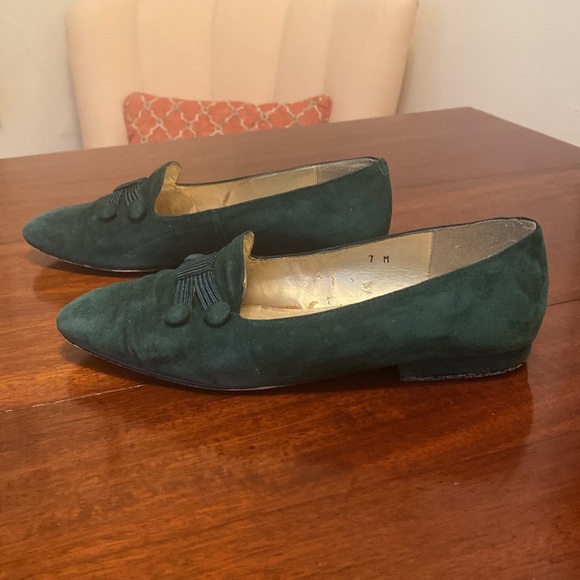 Pappagallo Dark Green Suede Flats green trim & four buttons on top of toes 7M - Picture 3 of 6